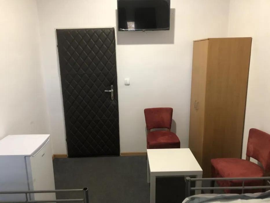 Hostel Leszno Ul.Uslugowa エクステリア 写真